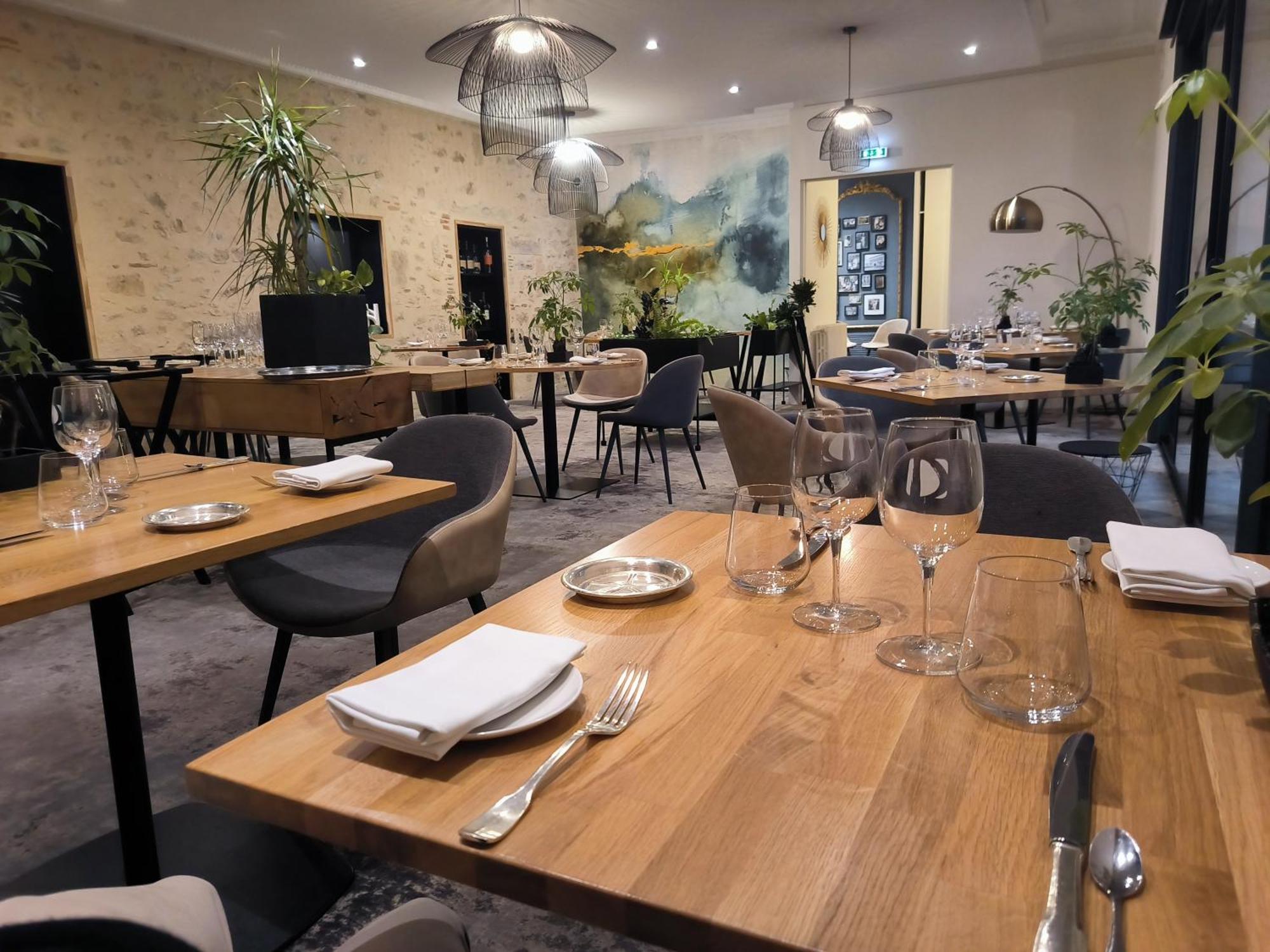 Logis Hotel - Restaurant Maison Claude Darroze Langon  Kültér fotó