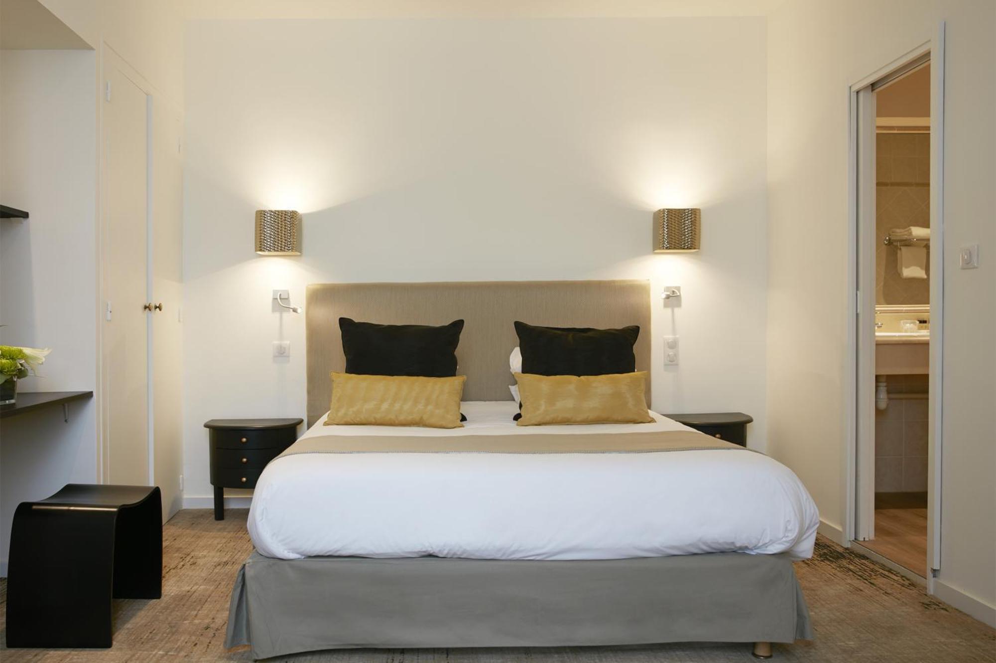 Logis Hotel - Restaurant Maison Claude Darroze Langon  Kültér fotó