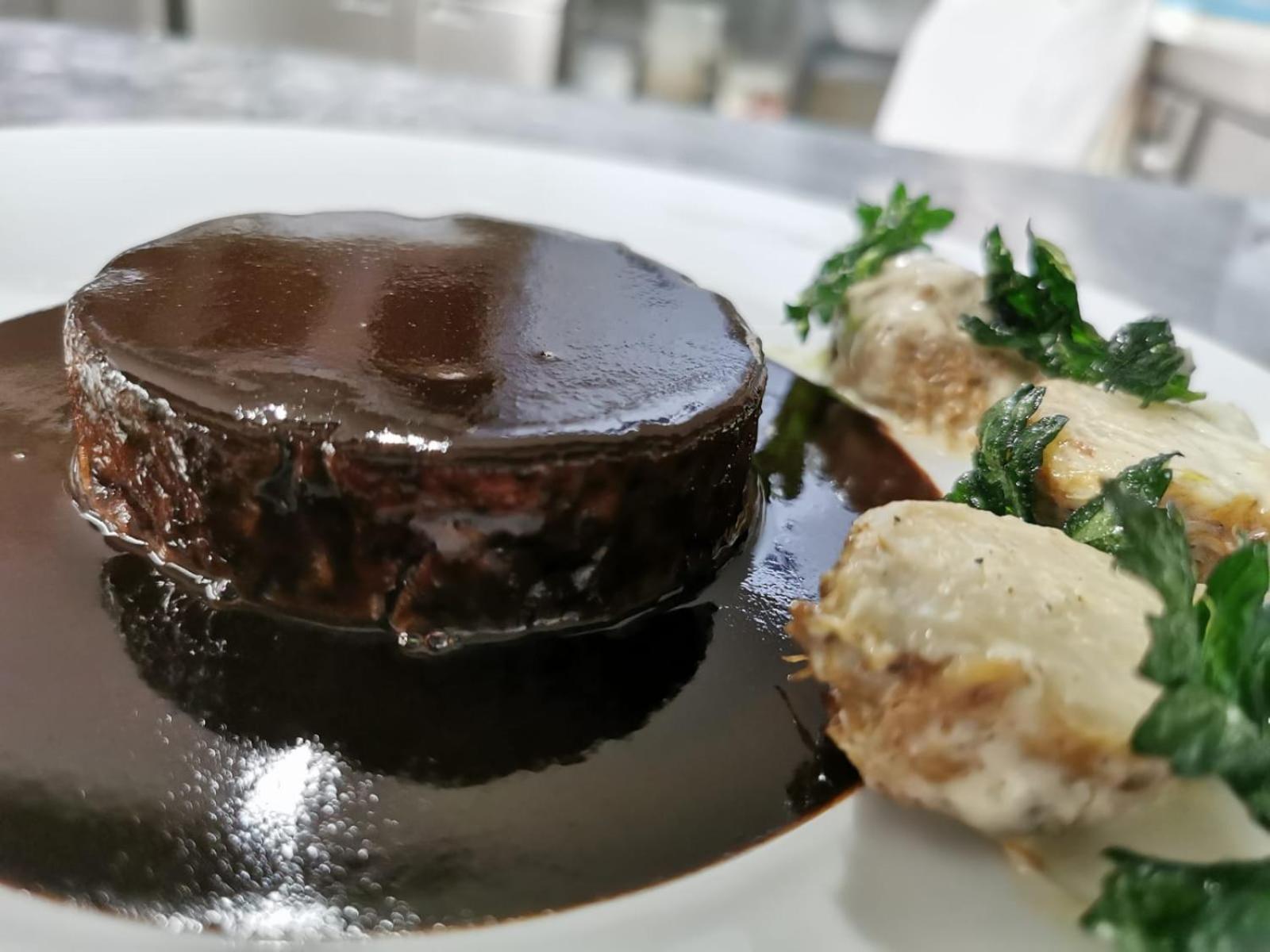 Logis Hotel - Restaurant Maison Claude Darroze Langon  Kültér fotó