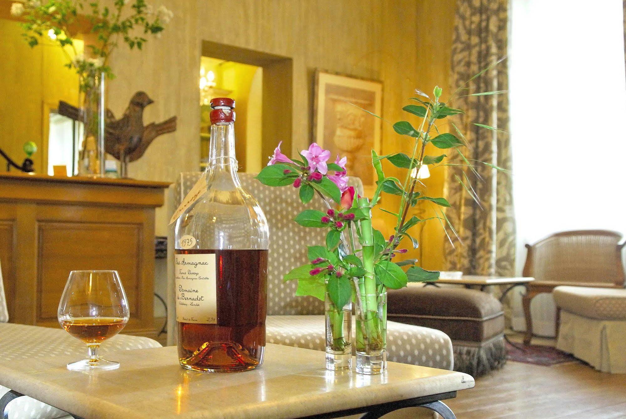 Logis Hotel - Restaurant Maison Claude Darroze Langon  Kültér fotó