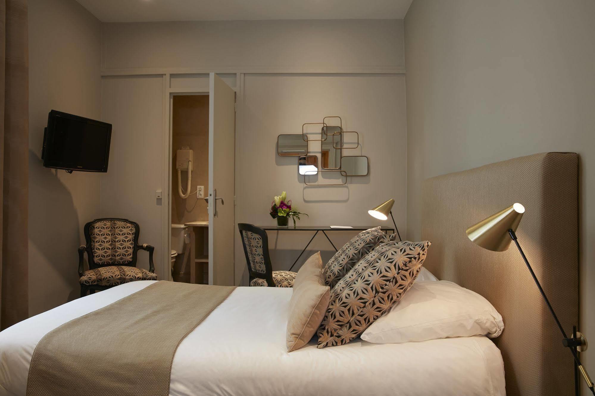 Logis Hotel - Restaurant Maison Claude Darroze Langon  Kültér fotó