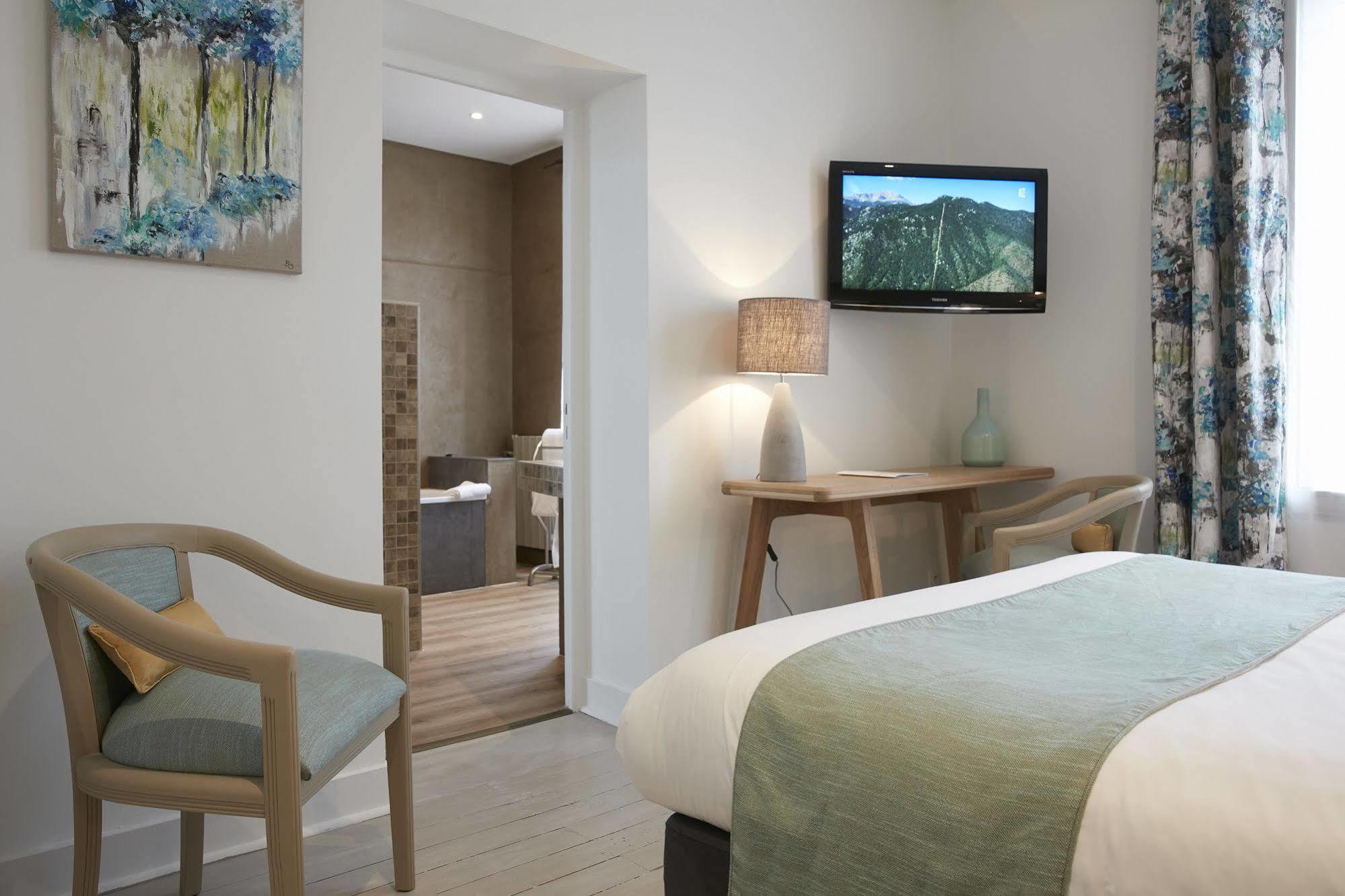 Logis Hotel - Restaurant Maison Claude Darroze Langon  Kültér fotó